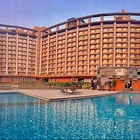 Weekend Address Managed By Stay Cation Surate Exterior foto